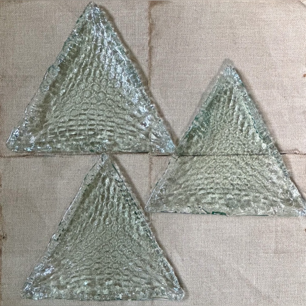 Green Recycled Glass Triangle Plate Set Thick Dishes Textured Eclectic Boho Xmas - Picture 5 of 5
